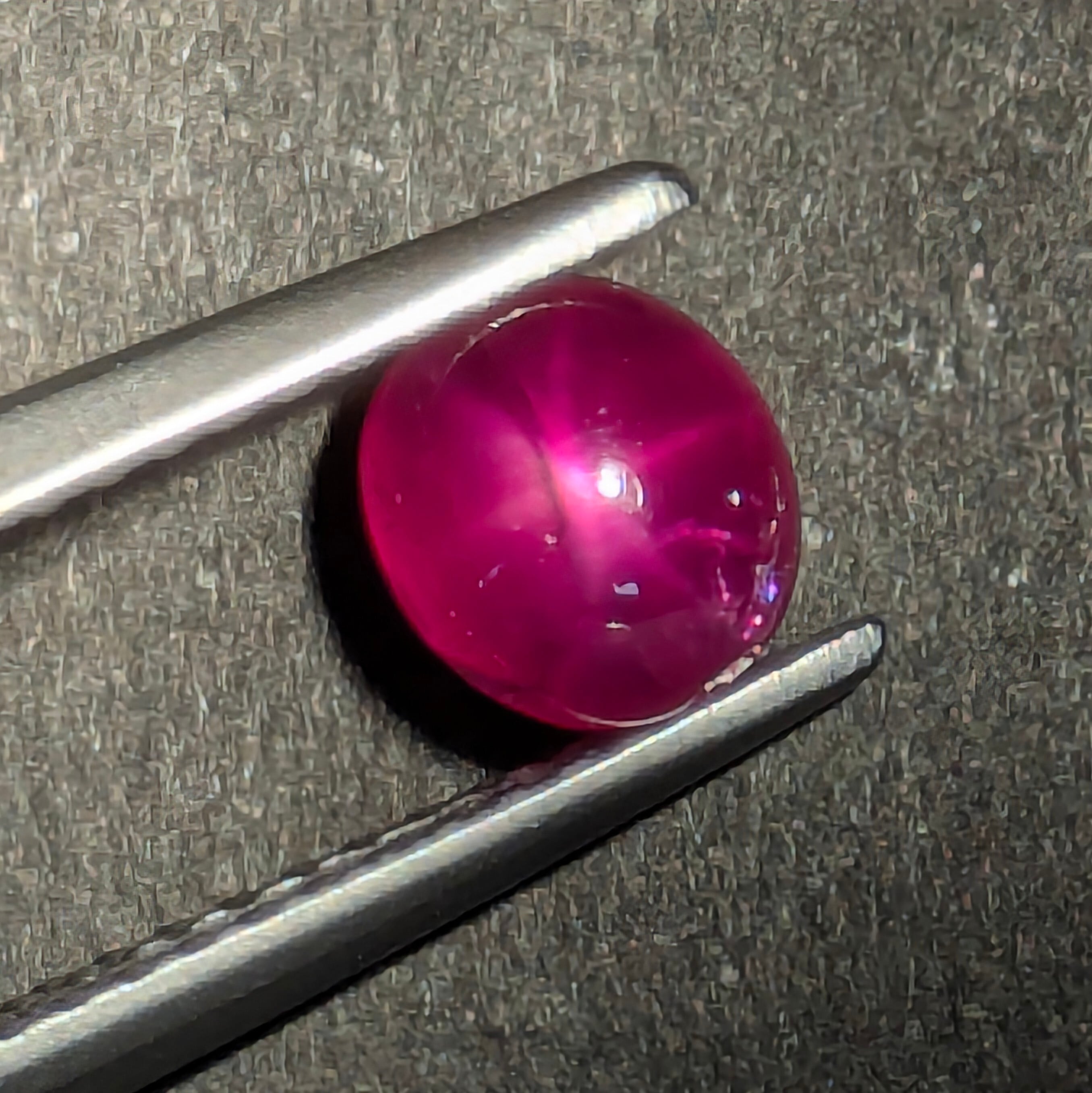スタールビールース ミャンマー・モゴック産【1.33ct】 PRO208507