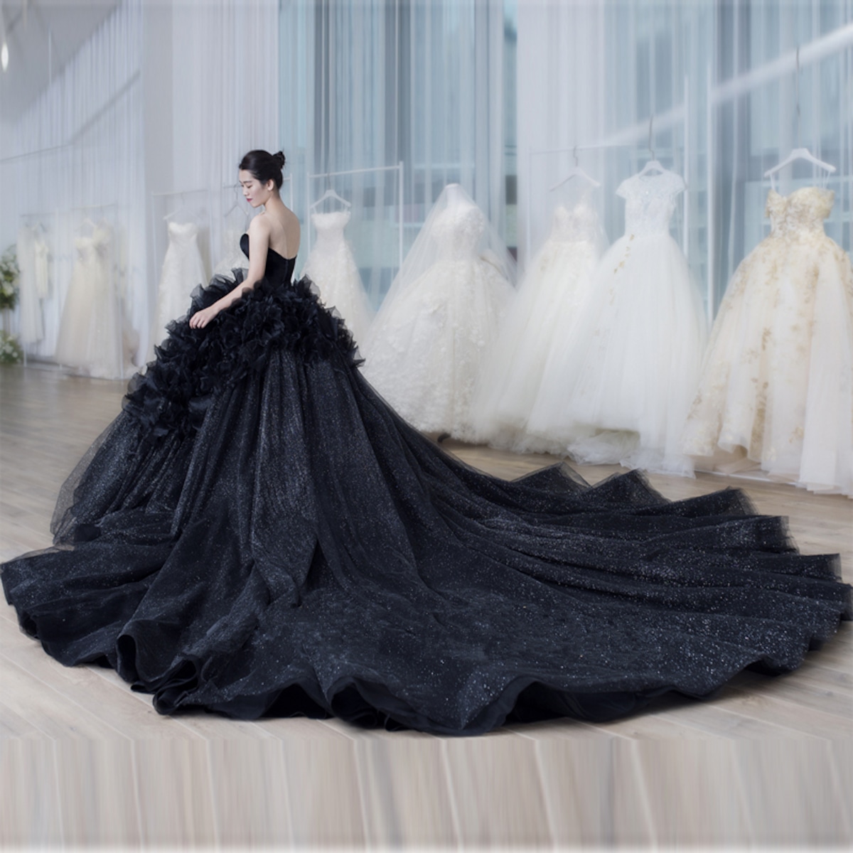 カラードレス 黒 ベアトップ ロングトレーン クラシカル 結婚式 披露宴 高品質 豪華 細見えシルエット Cinderelladress カラードレス 黒 ベアトップ ロングトレーン クラシカル 結婚式 披露宴 高品質 豪華 細見えシルエット Cinderelladress