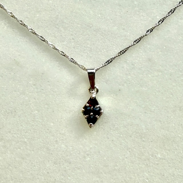 【本場買い付け】【最高品質】【超美石】ガーネット　ペンダント（チェーンつき）NO.15