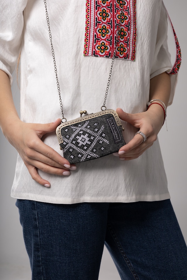 ウクライナ刺繍チェーンポーチ・コインケース UA.Designer