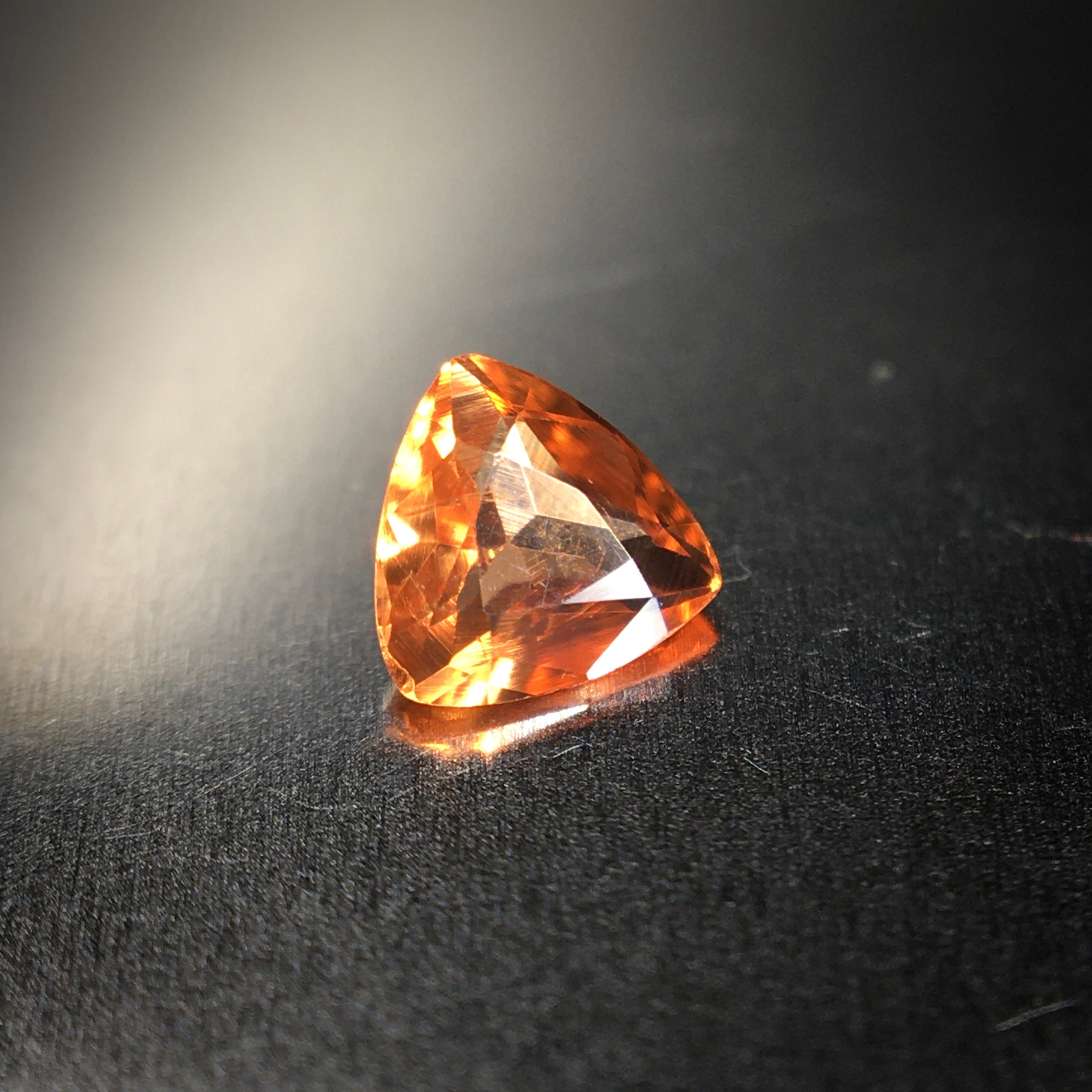 神秘のオレンジ色 0.17ct 希少石 天然 トリプライト