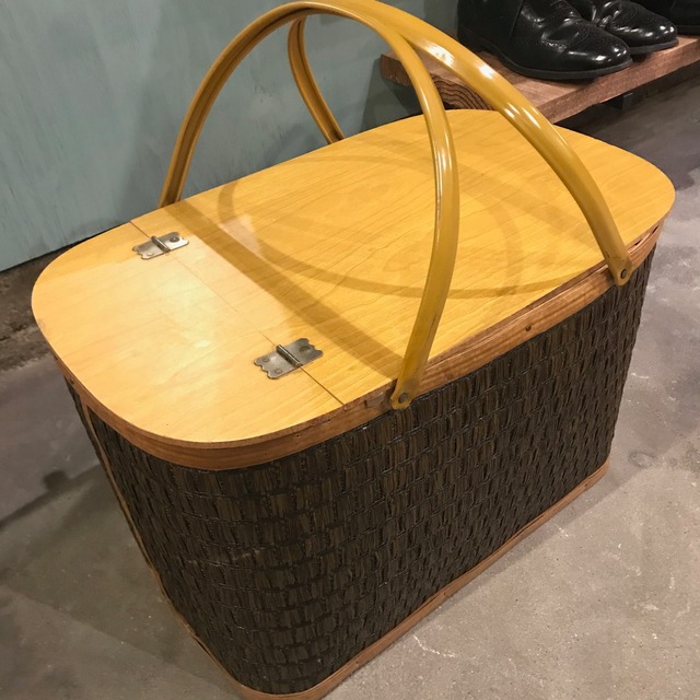 Vintage"Burlington Hawkeye" Picnic Basket oddment store /vintage