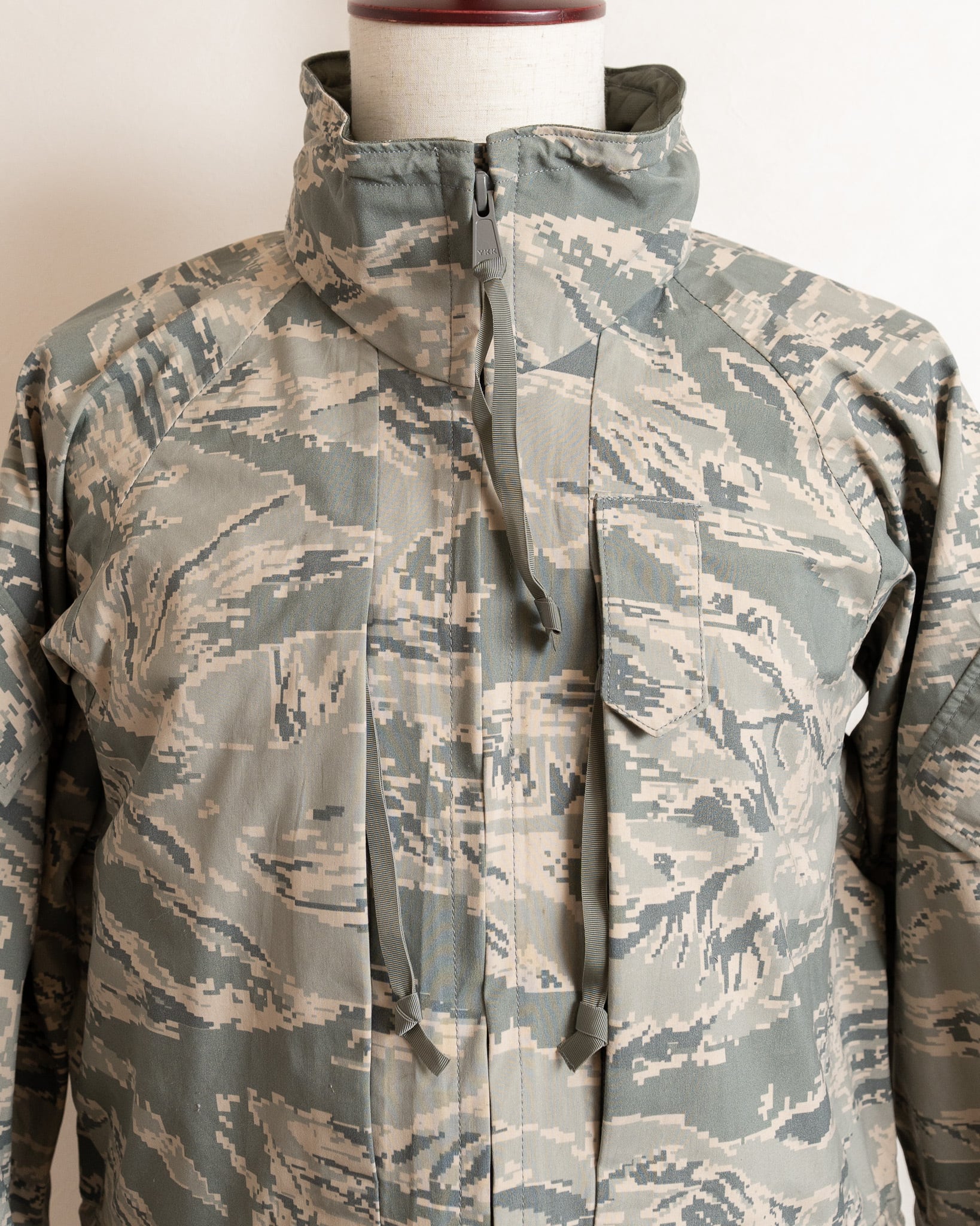 状態汚れSALE///// 2000年代～ 米軍実物 U.S.AIRFORCE  APECS GORE-TEX ゴアテックス パーカー 防水 ミリタリー グリーン (メンズ XL-LONG)  P2425