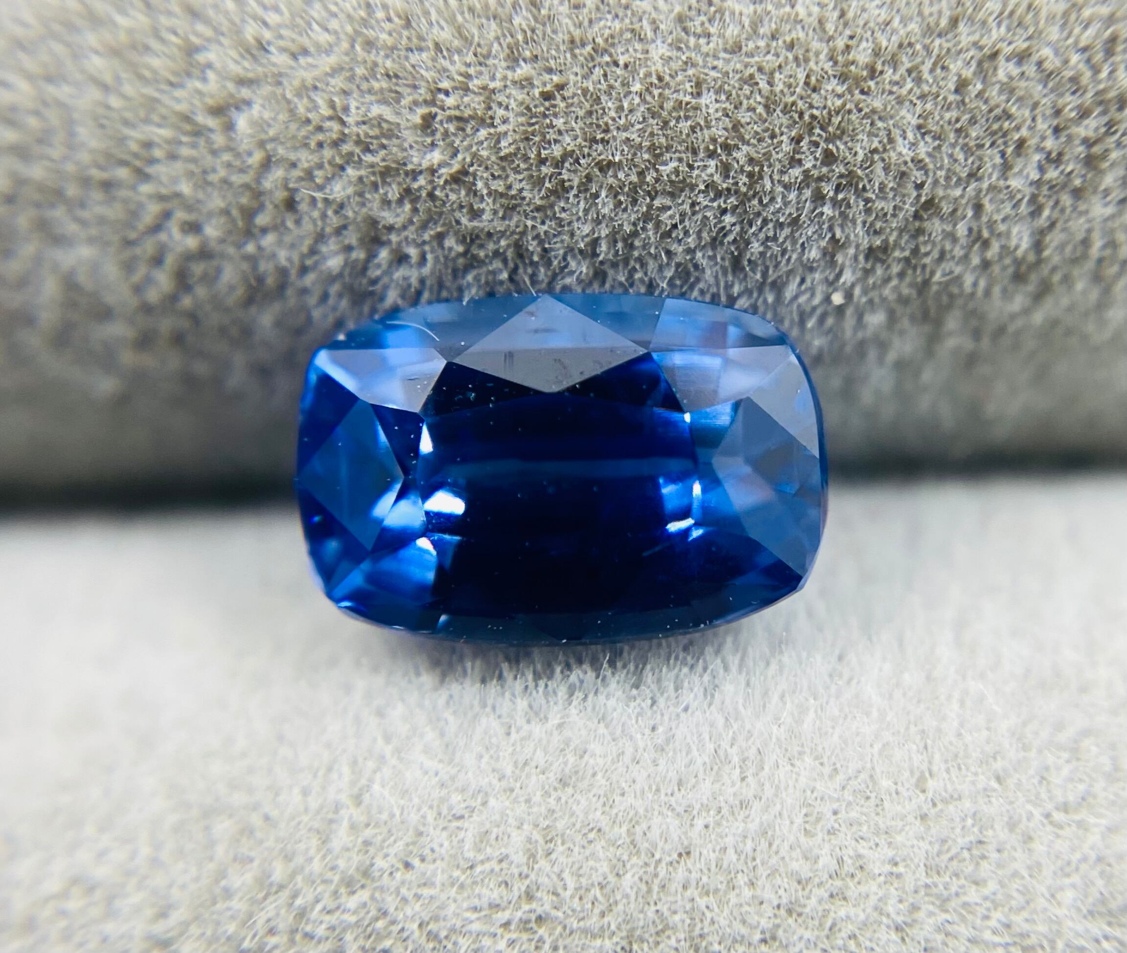 スリランカ産天然ブルーサファイア 1.221ct ルースストーン | Ceylon 