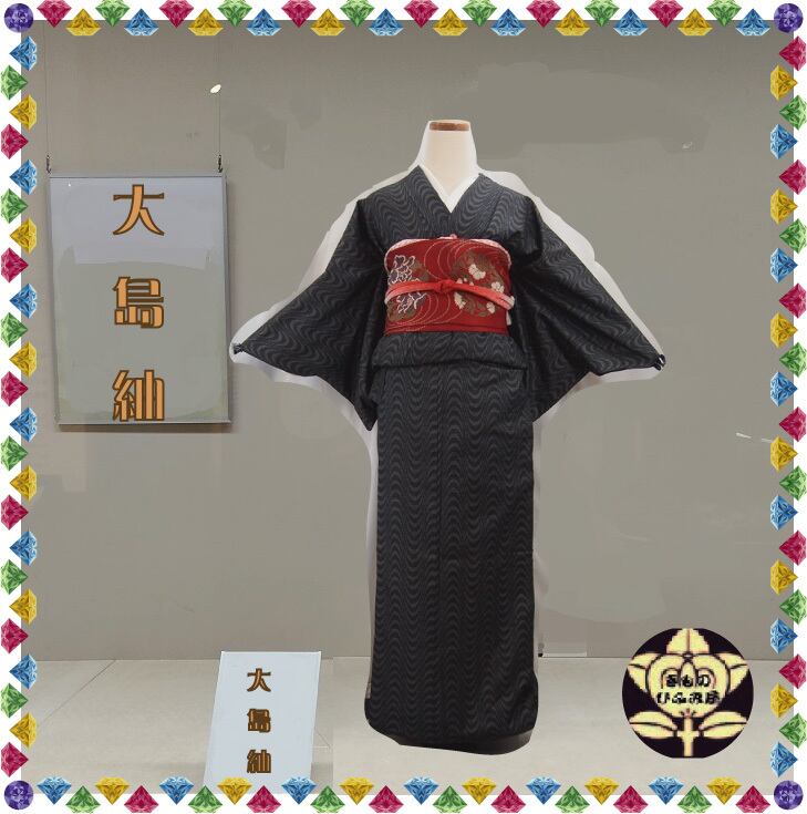 大島紬】御召茶色と梔子色の波模様の着物 すっきり艶やか、軽やかで