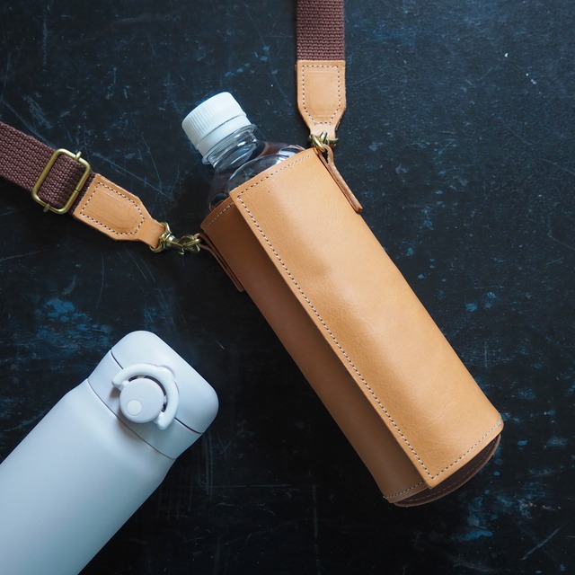 [Size adjustable] Bottle holder (oil leather biscuit beige) PET bottle water bottle cover case