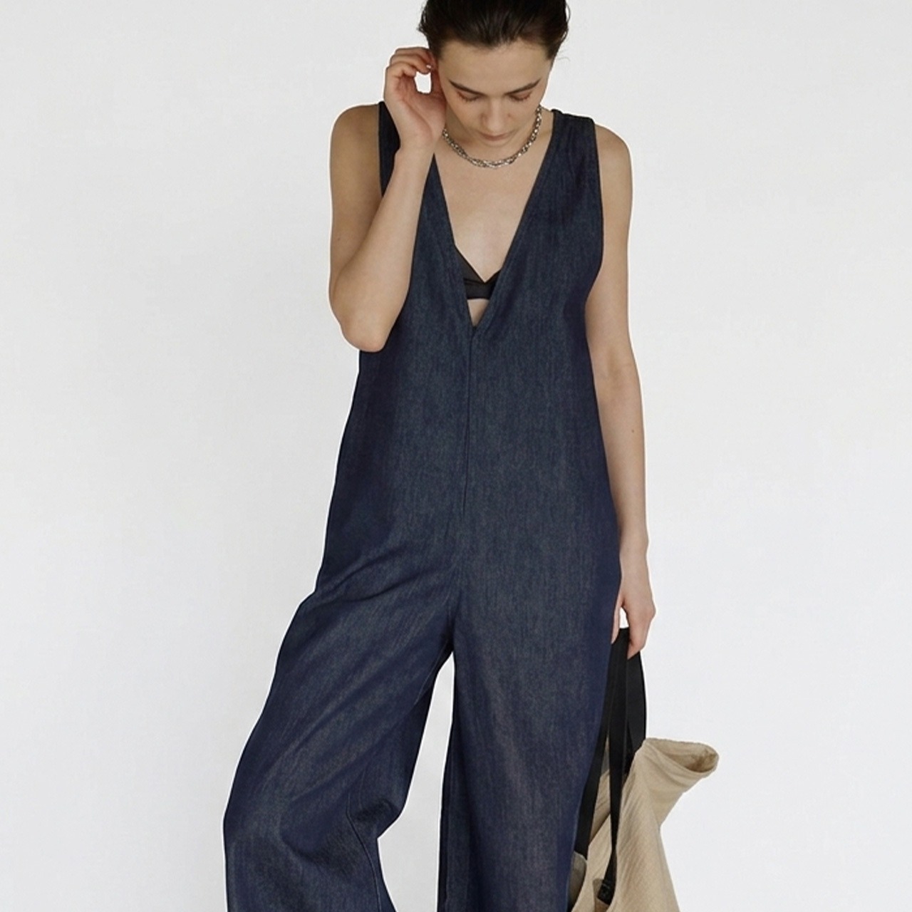 Deep v-neck salopette A00154