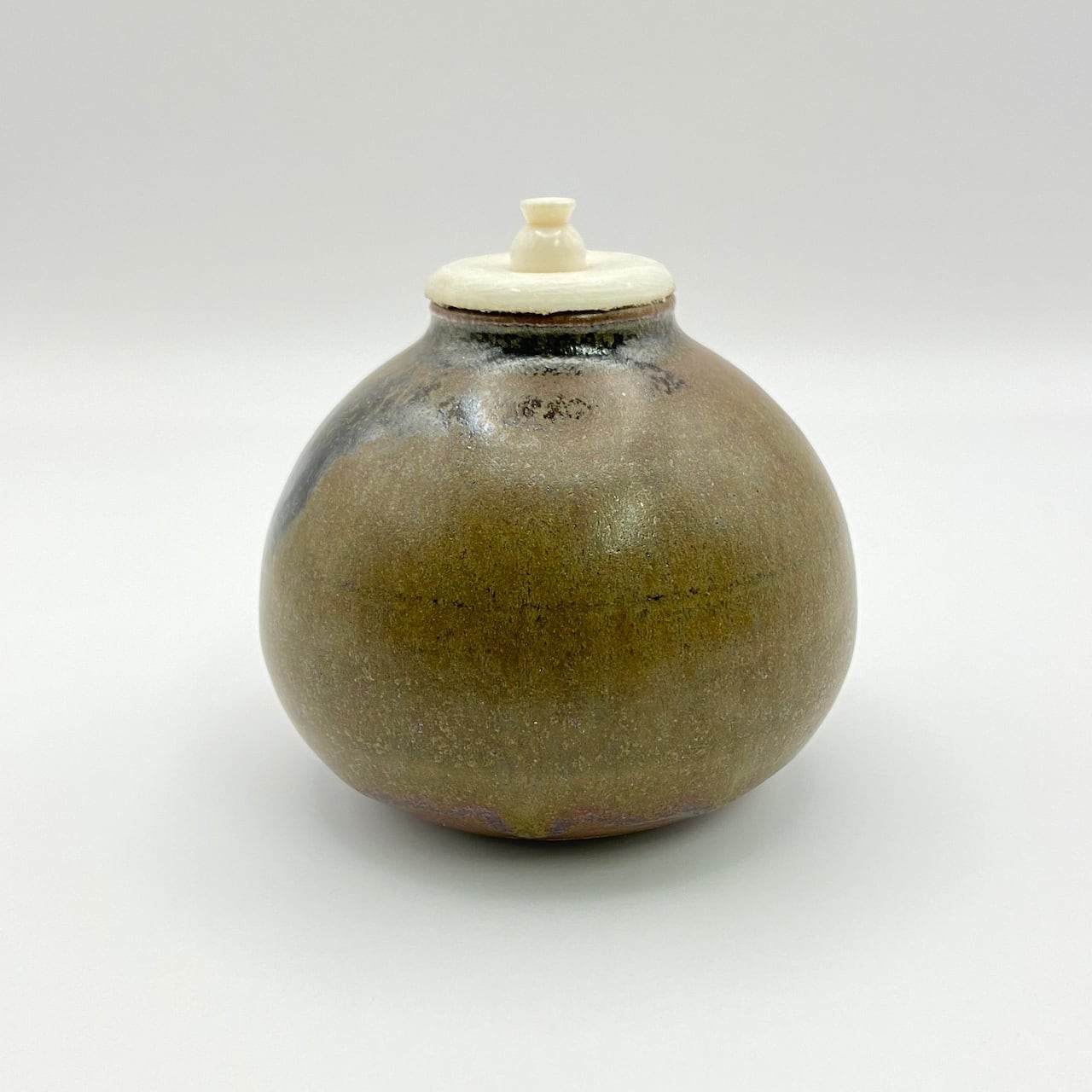 りんごn送料無料 時代物 高取茶入 牙蓋・仕覆付 在銘 共箱 茶道具 新古】茄子茶入 丹波焼 信水窯 共箱入 仕覆:下妻緞子 | 錦玉堂