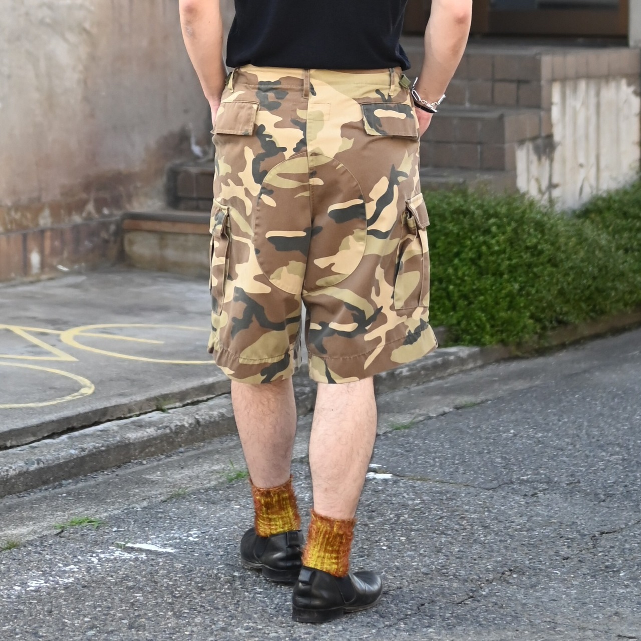 LEH（レー）ADVISORY Big Size Slit T-SH、ANACHRONORM(アナクロノーム）FADED BDU CAMO SHORTSコーディネート