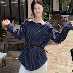 【送料無料】 ブラウス 2色 トップス デコラティブ ロング丈 長袖 Vネック 襟付き ボタン 薄手生地 しましま ストライプ柄 かわいい 大人可愛い 大人女子 こなれ感 シンプル カジュアル 大人 上品 おしゃれ お洒落 ラフ デート お出かけ お茶会 女子会 休日 授業参観 春 30代 40代 女性用 レディース 着回し プチプライス デイリーユース 普段使い ファッション スタイル 楽ちん 定番アイテム 着痩せ 垢抜け ブルー ネイビー