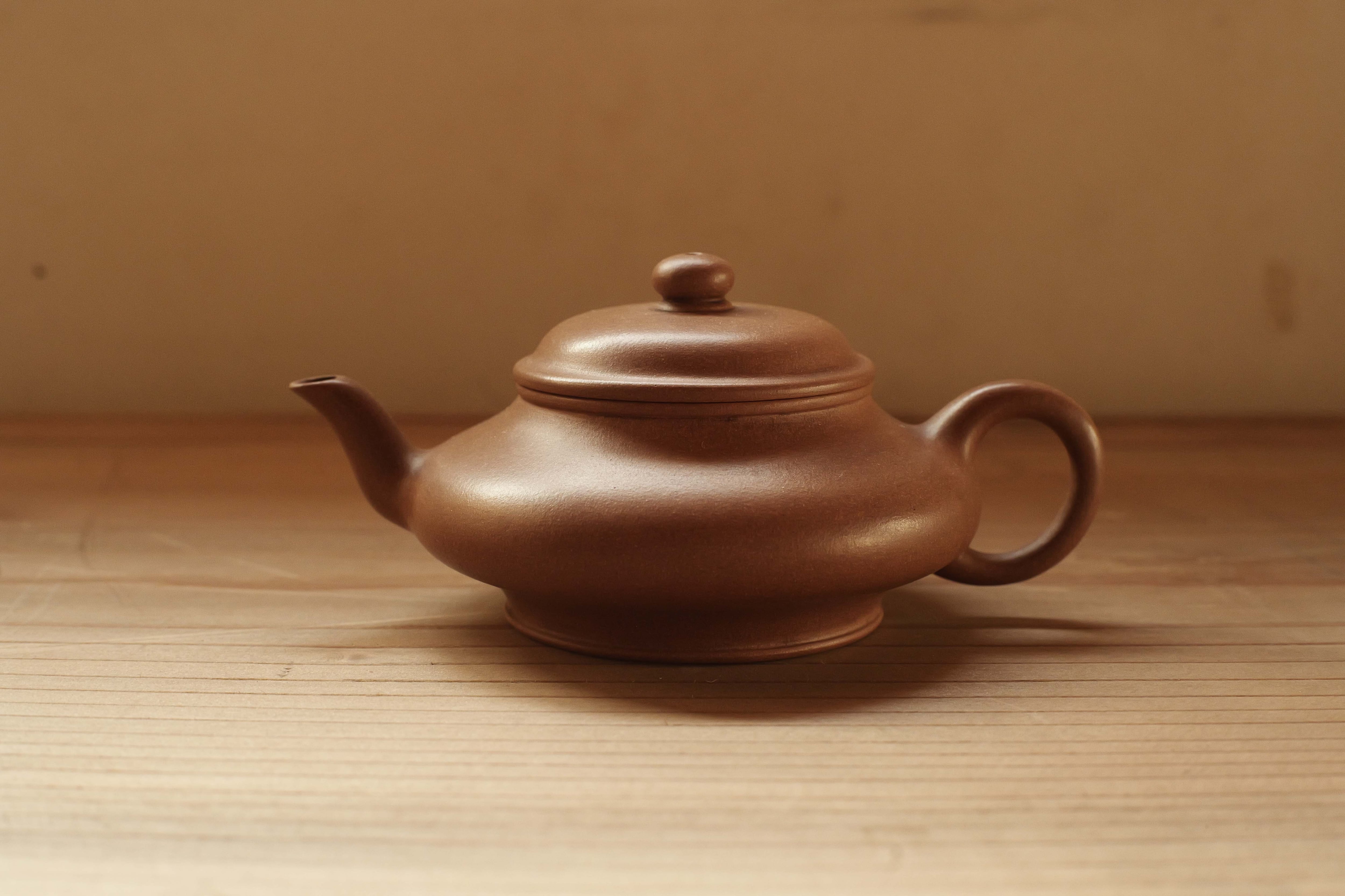 ヴィンテージ 宜興紫砂壺「虚扁」（約100cc）・団泥 | 北白川糕糰店