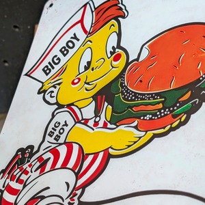 送料無料！ちょうどいいブリキ看板 【 ビッグボーイ（Big Boy）】『 イーストコースト・ビッグボーイ Frisch's 』 METAL SIGN / メタルサイン / ブリキ看板 / サインボード / ビンテージ加工〚アメリカン雑貨 アメトイ〛