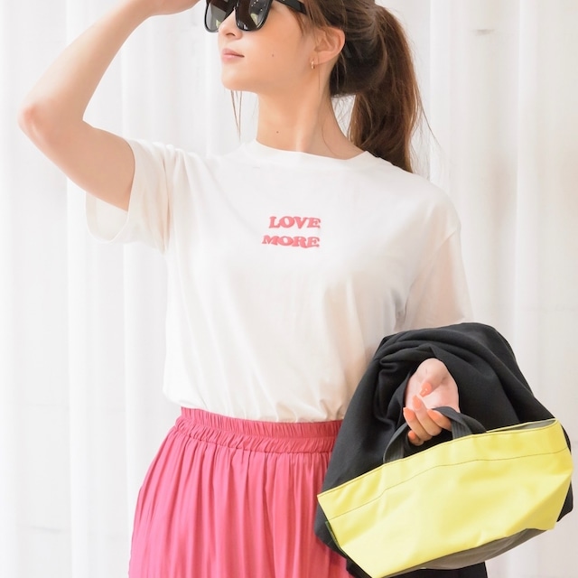 LOVE MORE Tシャツ