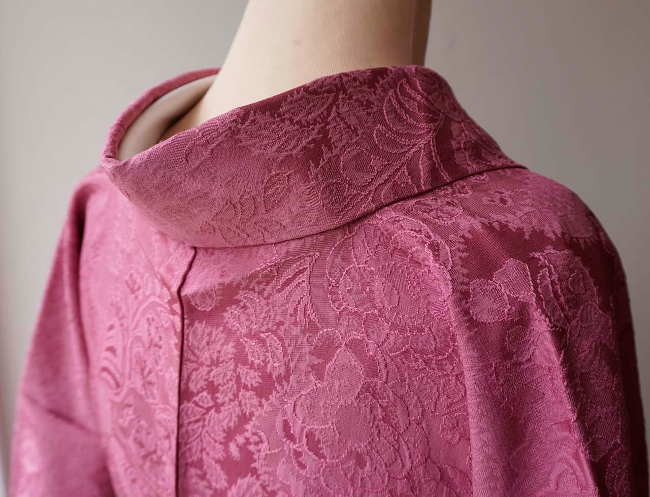 袷】躑躅色 辻が花地紋 色無地 | 大山キモノ・ちぇらうなぼるた