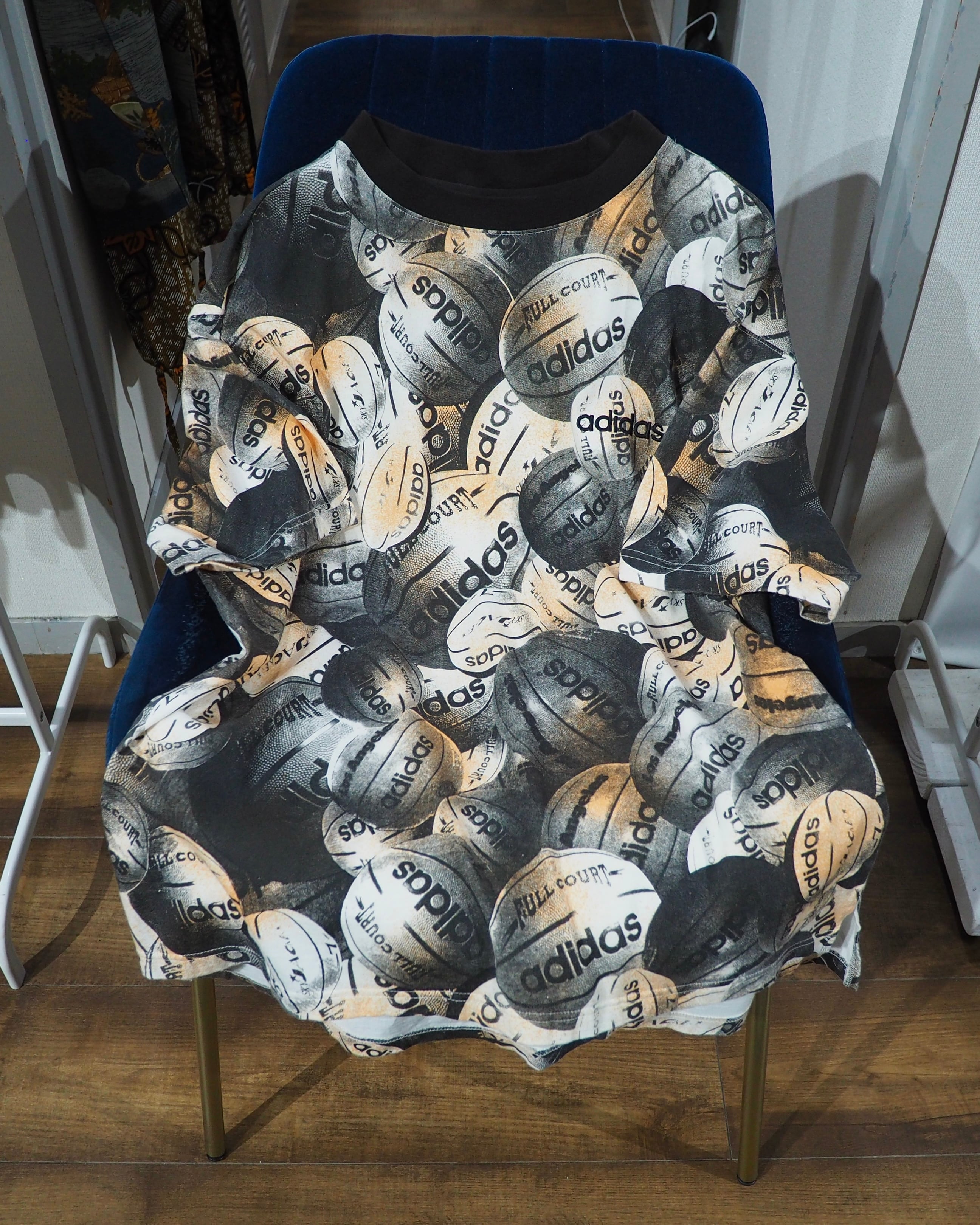 1990s ” Old adidas ” Many Many Basketball printed vintage loose SS Tee