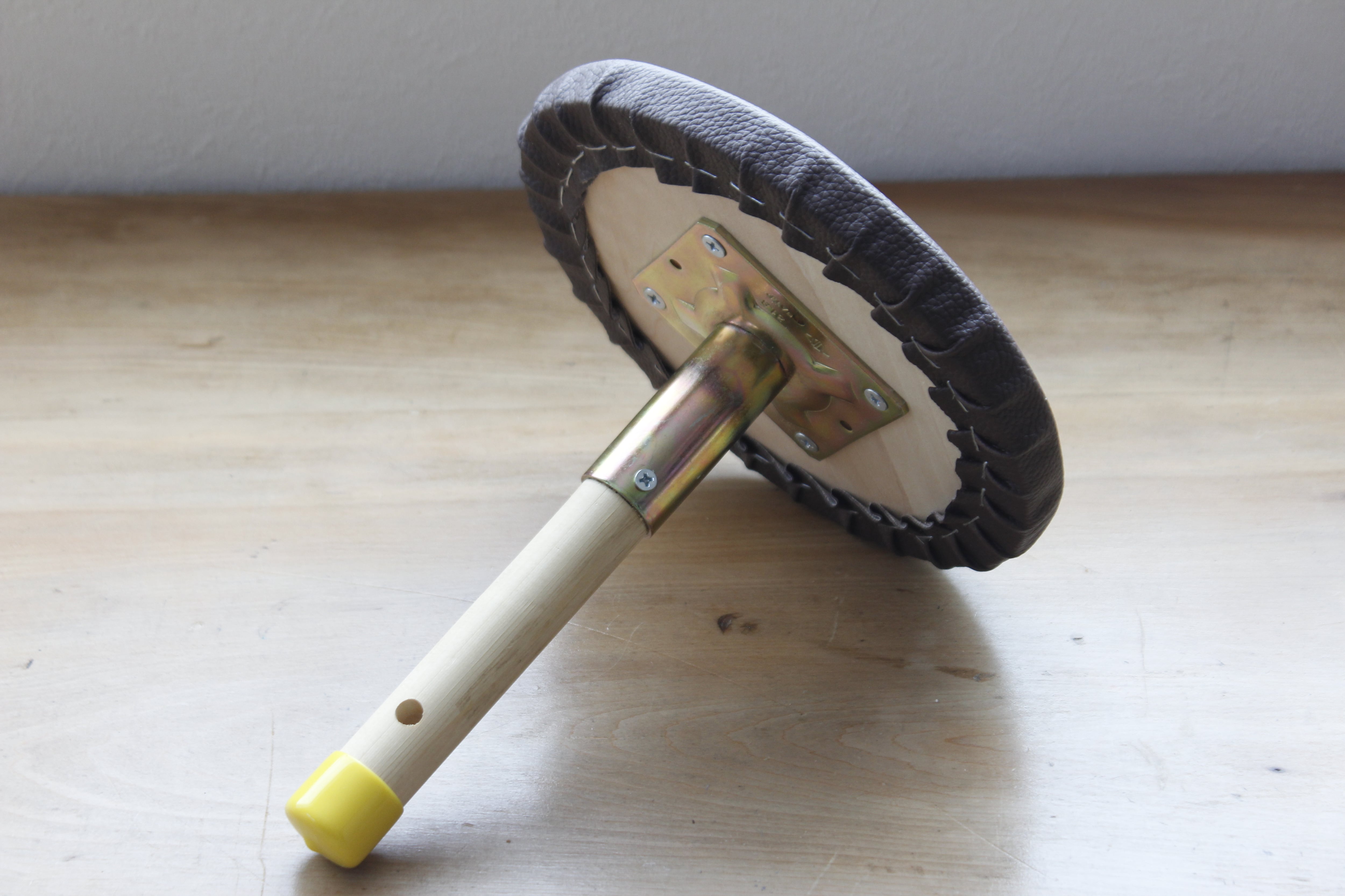 一脚椅子 （Sサイズ：高さ約23㎝） | 発達支援屋 かんの商店