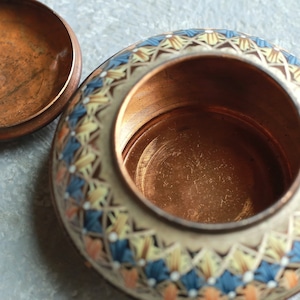 幾何学模様が美しい、銅の小物入れ｜ヴィンテージ 銅製の小物入れ 蓋物 幾何学模様