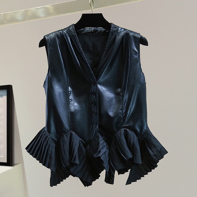 Pleats hem leather vest　M1394