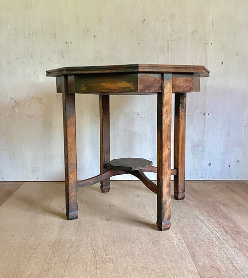 個性ある姿のテーブル[古家具]