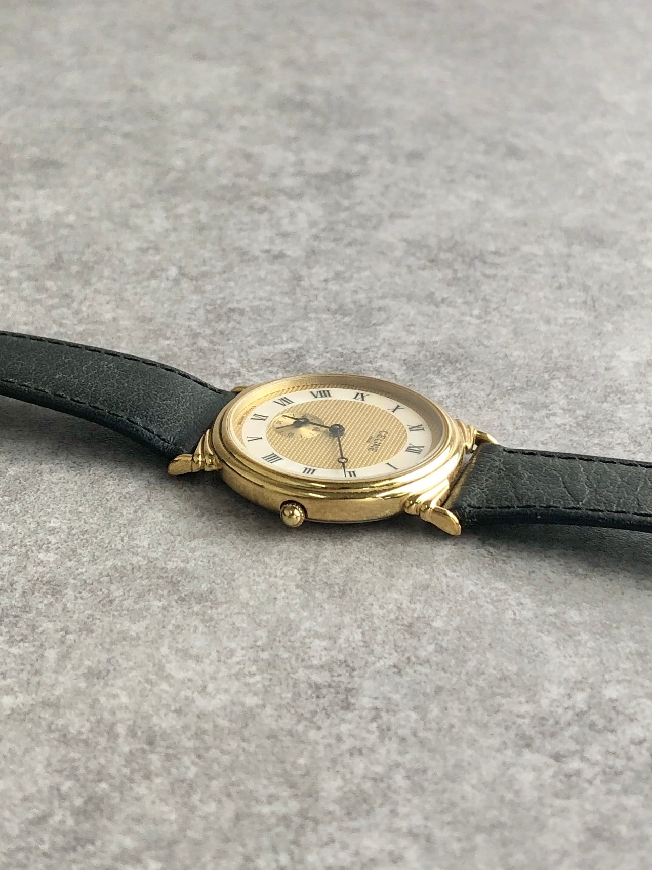 CELINE ゴールド アナログ腕時計 CELINE セリーヌ 腕時計 ゴールド×ブラック ローマ文字 ステンレス