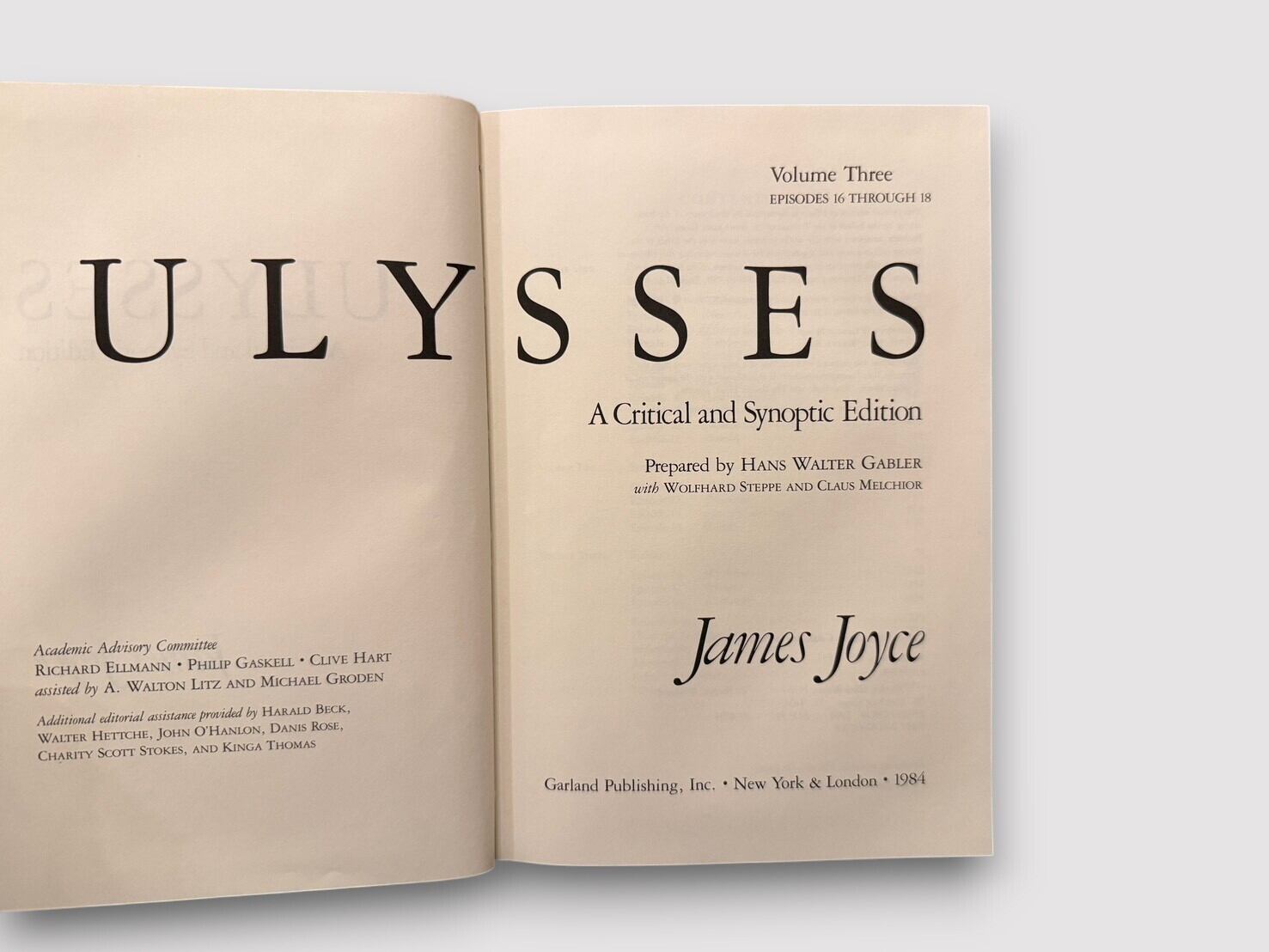RL182】【FIRST EDITION】Ulysses: A Critical and Synoptic Edition