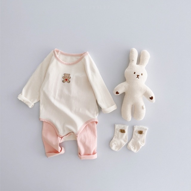 【BABY】韓国風　可愛いウサギ柄セットアップ