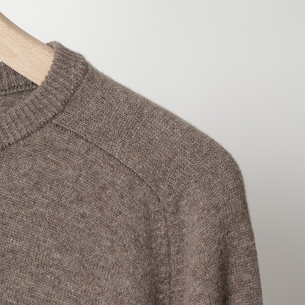 PERSONAL MATTERS PROJECT N°02 MERINO WOOL CREW NECK SWEATER DARK BROWN