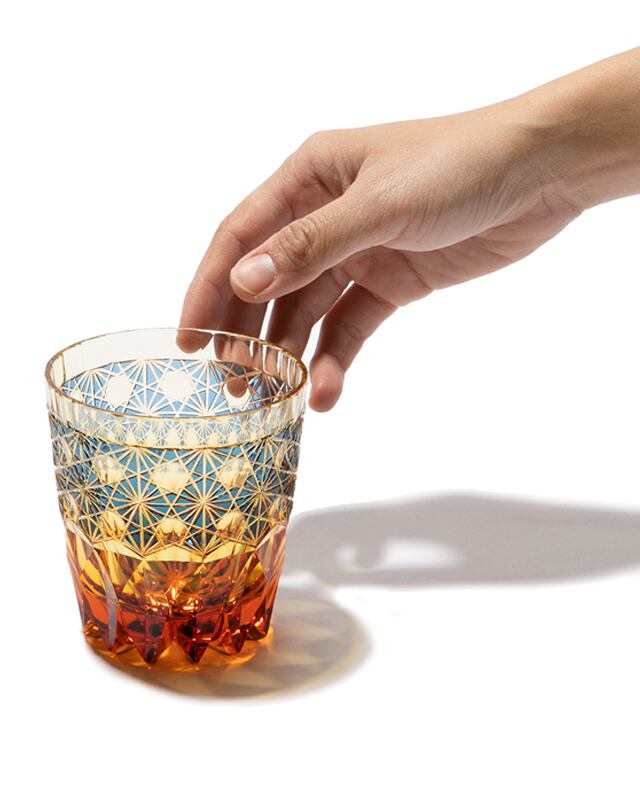 各務クリスタル　「琥珀色の花瓶」色被せ硝子　クリスタル琥珀の煌シリーズ 各務クリスタル 「琥珀色の花瓶」色被せ硝子 クリスタル琥珀の煌