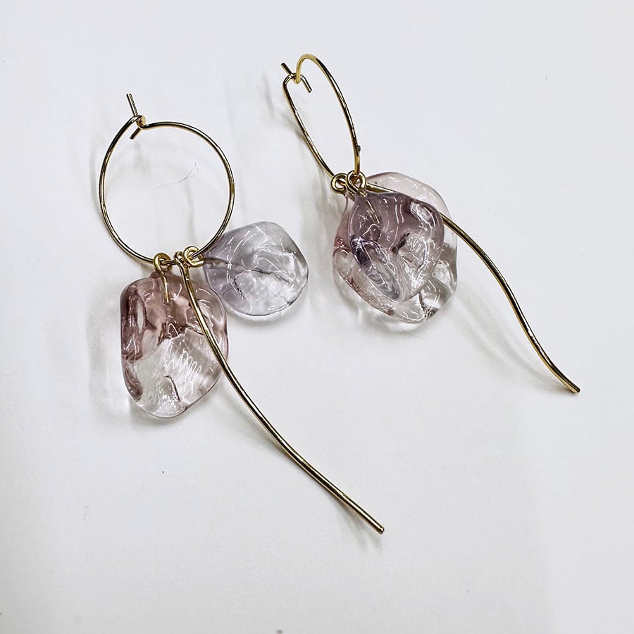 ガラス花びらロングフープピアス | migknot