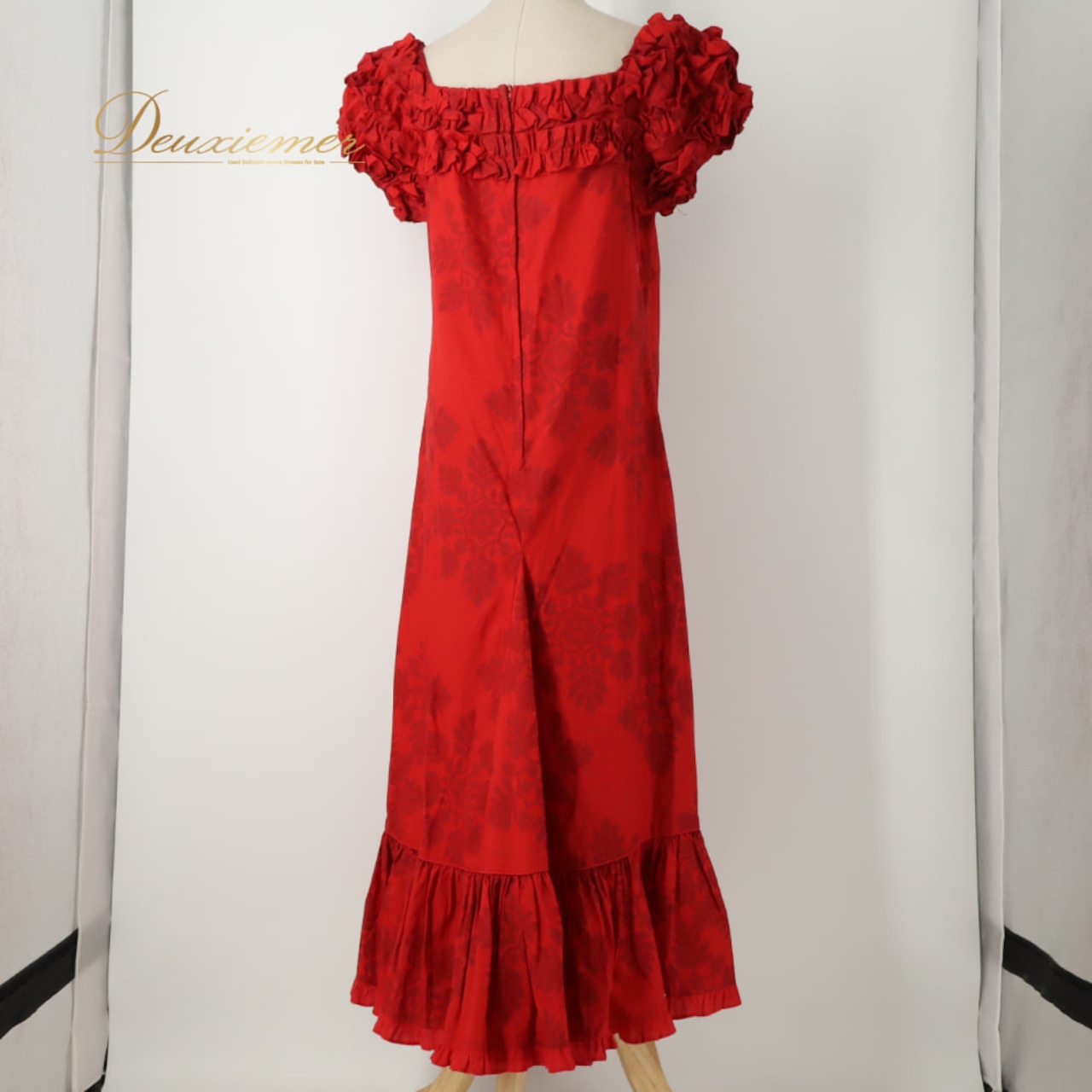 フラダンス 衣装 T&L MUUMUU FACTORY ムームーファクトリー ワンピース ドレス レッド系 赤 キルト柄 花柄 フリル ハワイアンプリント ハワイアン アロハ フラ ダンス レッスン 練習 ハワイアンダンス フリル袖 華やか 鮮やか かわいい おしゃれ 大人っぽい ダンス衣装 練習着 レッスンウェア