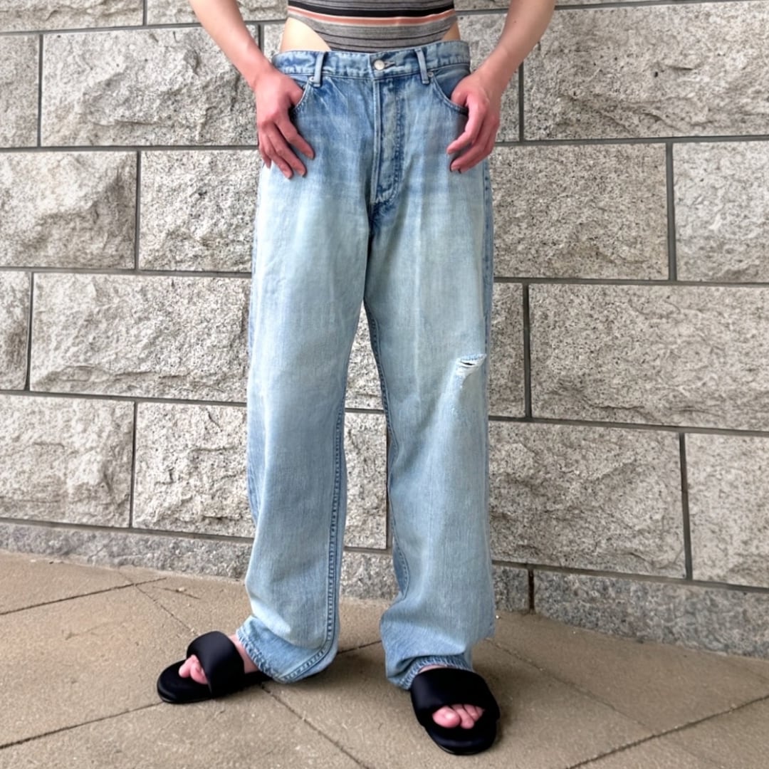 AURALEE  [FADED SELVEDGE LIGHT DENIM PANTS]
