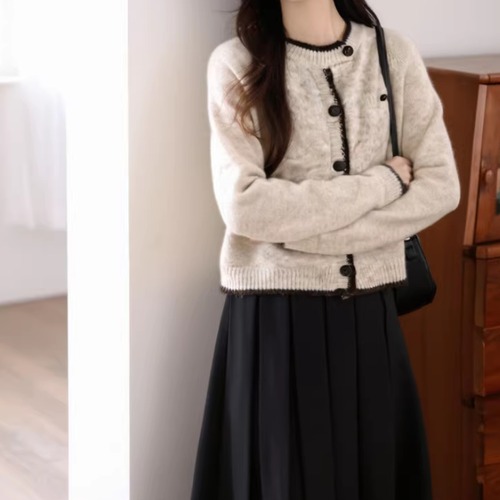 2色／ボタンネックニットカーディガン ・10117