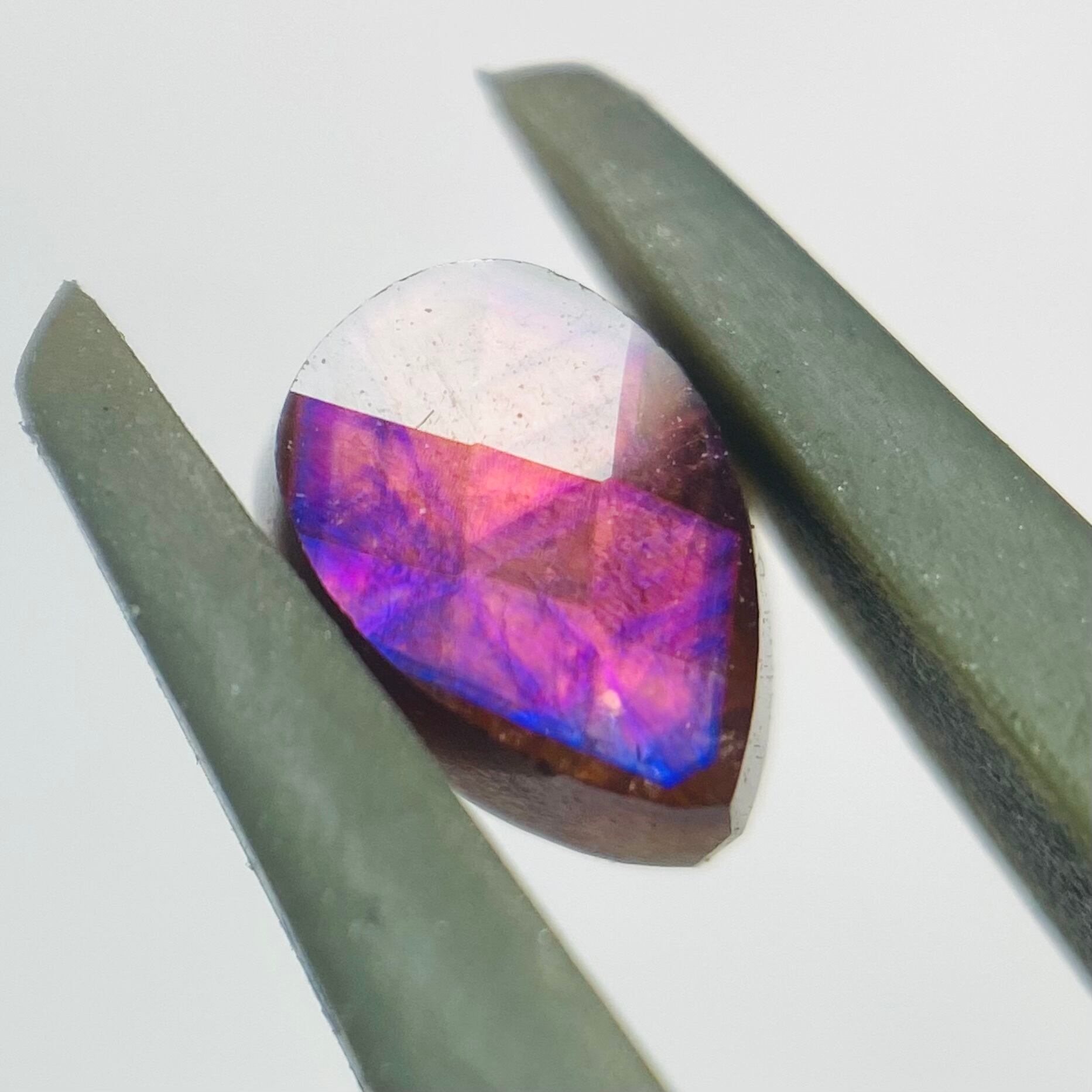 レアカラーのレインボーガーネット