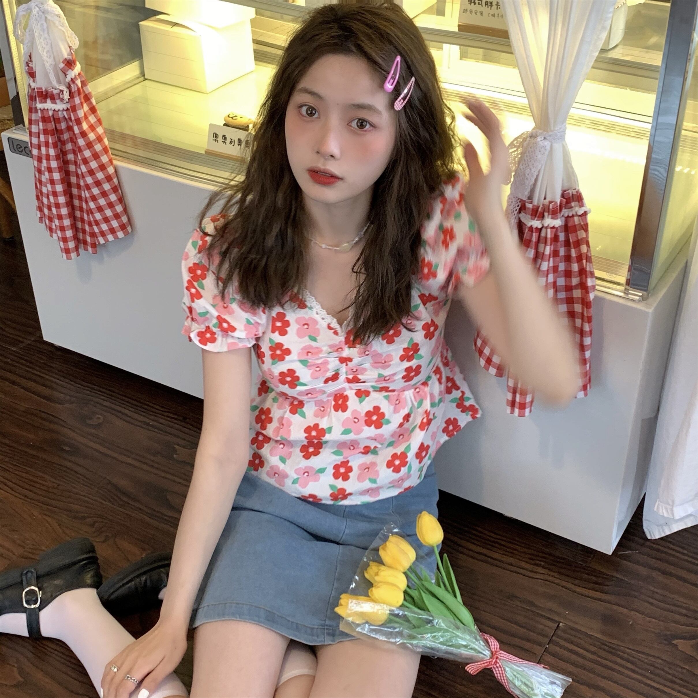 レースVネックスリーブフローラルトップス サマースリムシャツ 大人ガーリー スウィート キュート カジュアル 夏物 花柄 モンロー45765055026