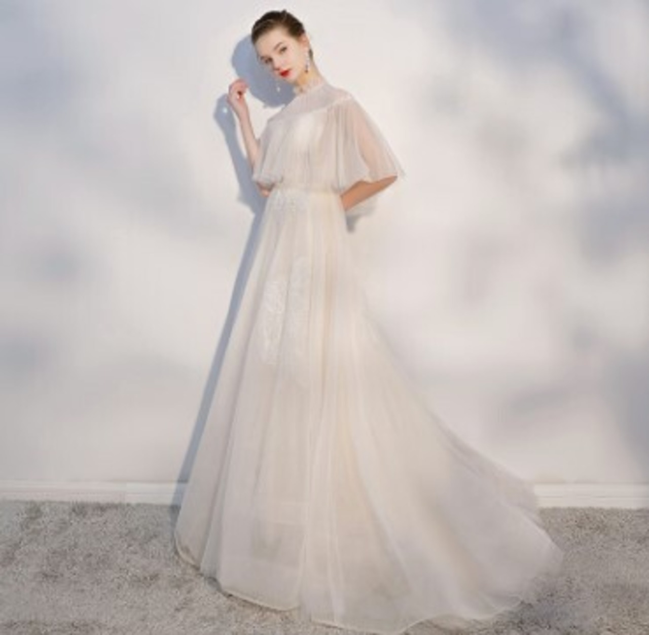 美品！ ウエディングドレス シャンパン色 ミニトレーン/短トレーン  