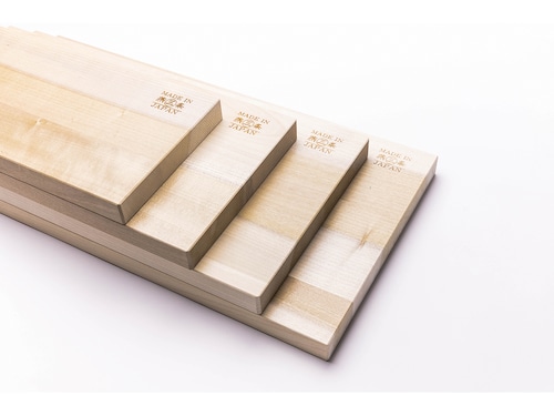 木製まな板　「取手付 ほおの木まな板　長さ39×幅19.5cm（厚み2.4cm)」オンラインshop限定　在庫のみ