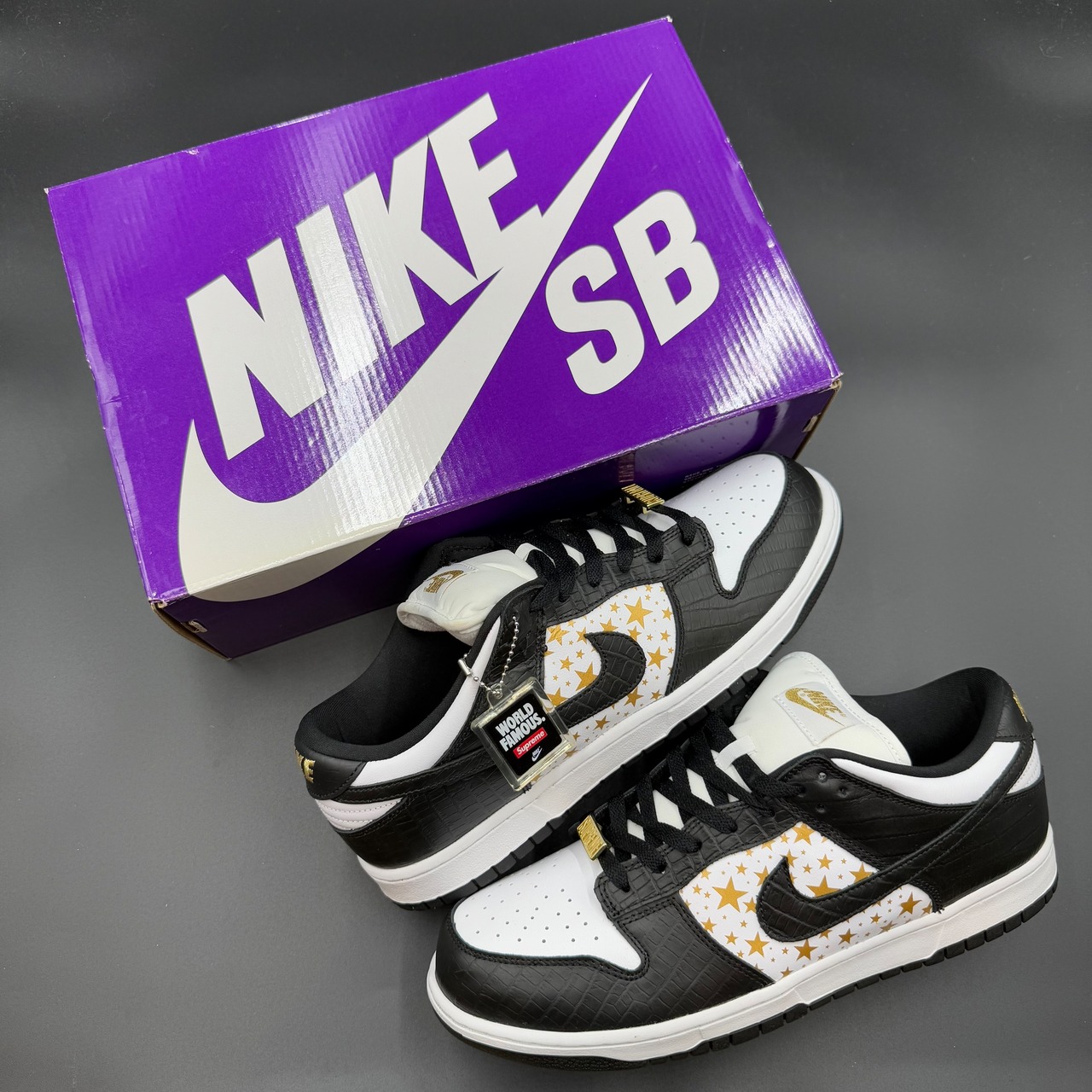 ×SUPREME NIKE SB DUNK LOW OG QS CROC SKIN GOLD STARS BLACK DH3228-102