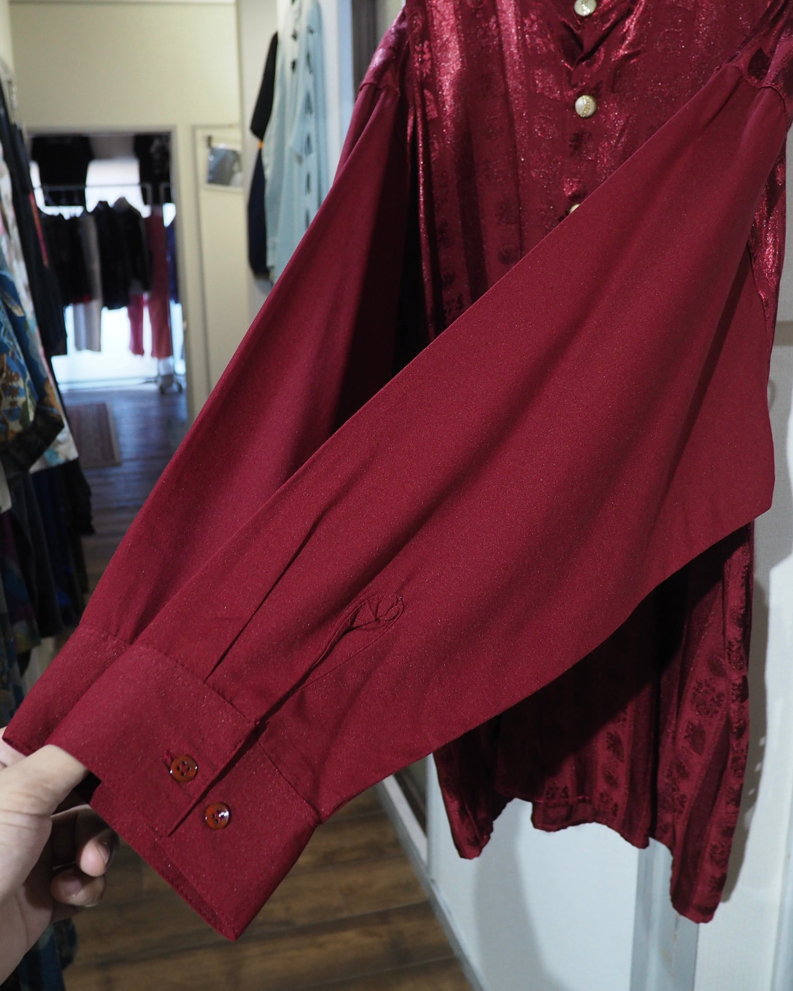 1990s Beautiful Dark Bordeaux × Gold Button Vintage Over silhouette No collar shirt
