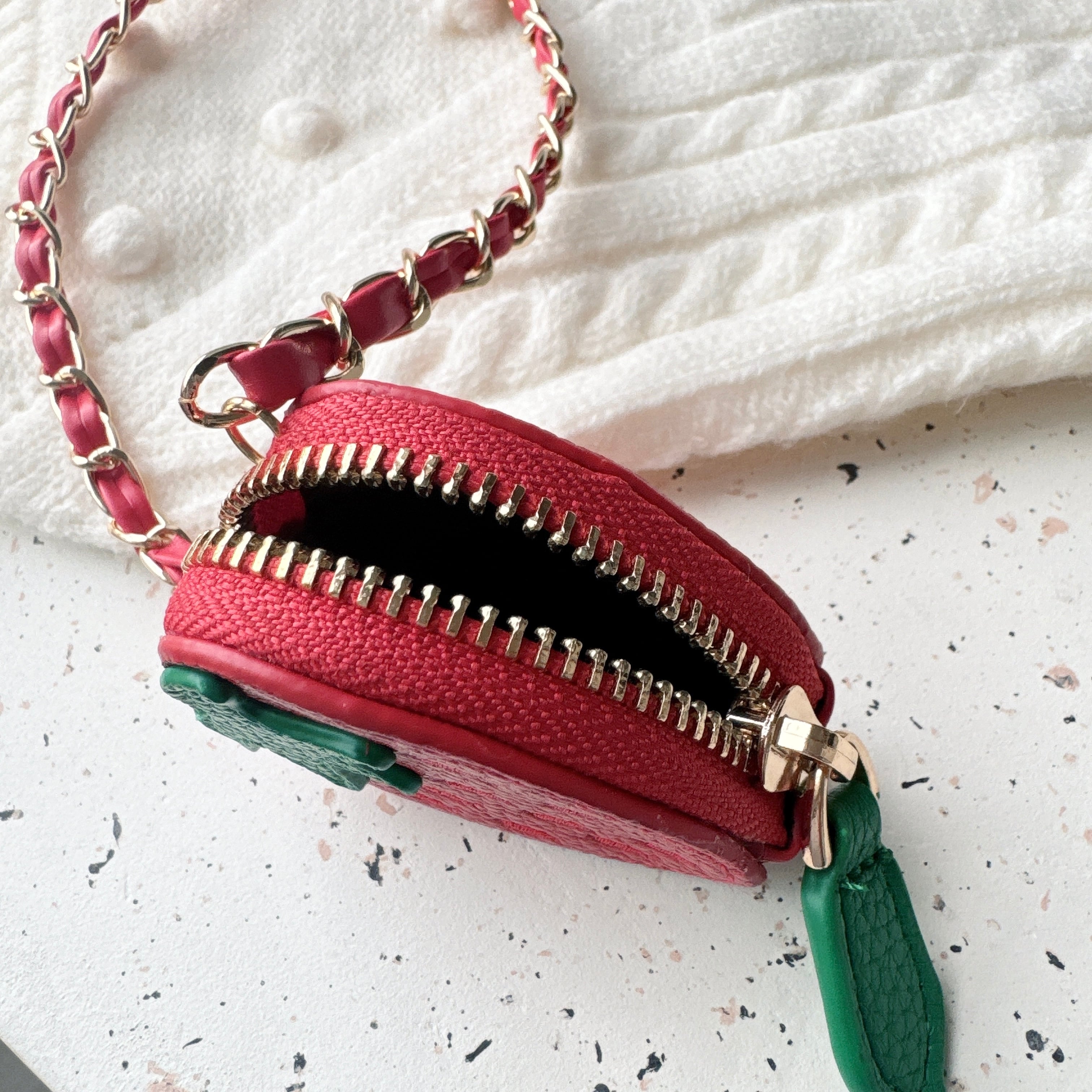 いちご斜め掛けバック