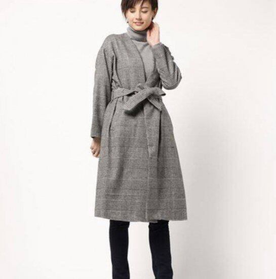 新品タグ付きディウカロングコートノーカラーモヘア混ベルト付き