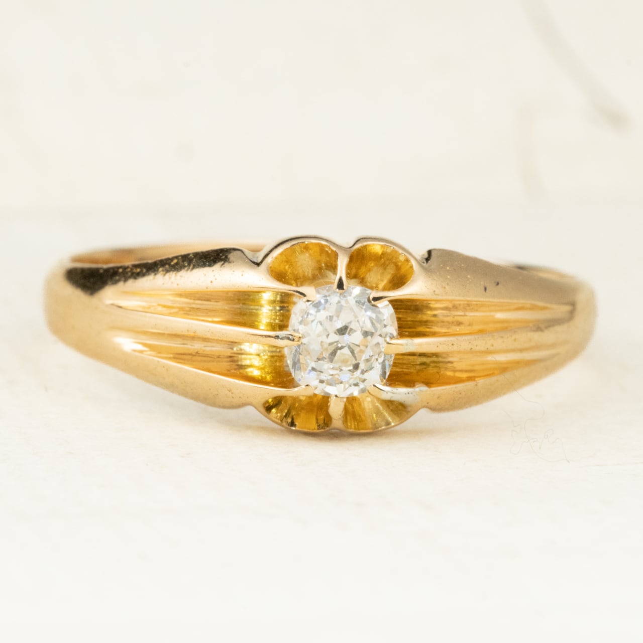 イギリスアンティーク ジュエリー K18 オールドマインカットダイヤモンド 約0.5ct ベルチャーセッティング 1905年製 バーミンガム 彫り装飾 ゴールド リング DR00776 Daisy Ring