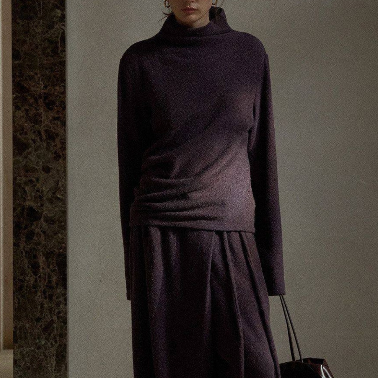 High-neck Asymmetrical Knit T4267