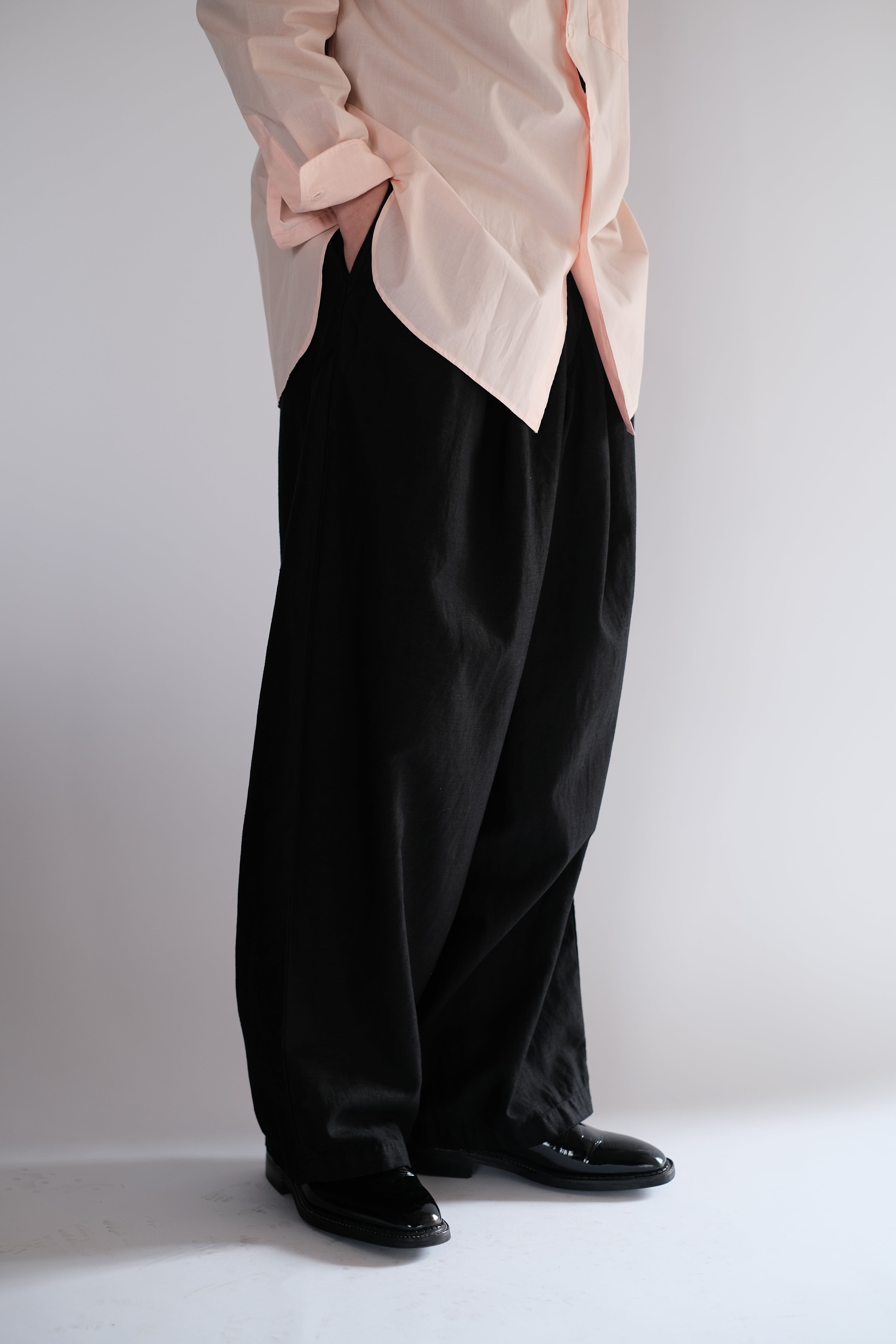 Graphpaper / Linen Moleskin Two Tuck Easy Pants | LIVING Graphpaper / Linen Moleskin Two Tuck Easy Pants | LIVING