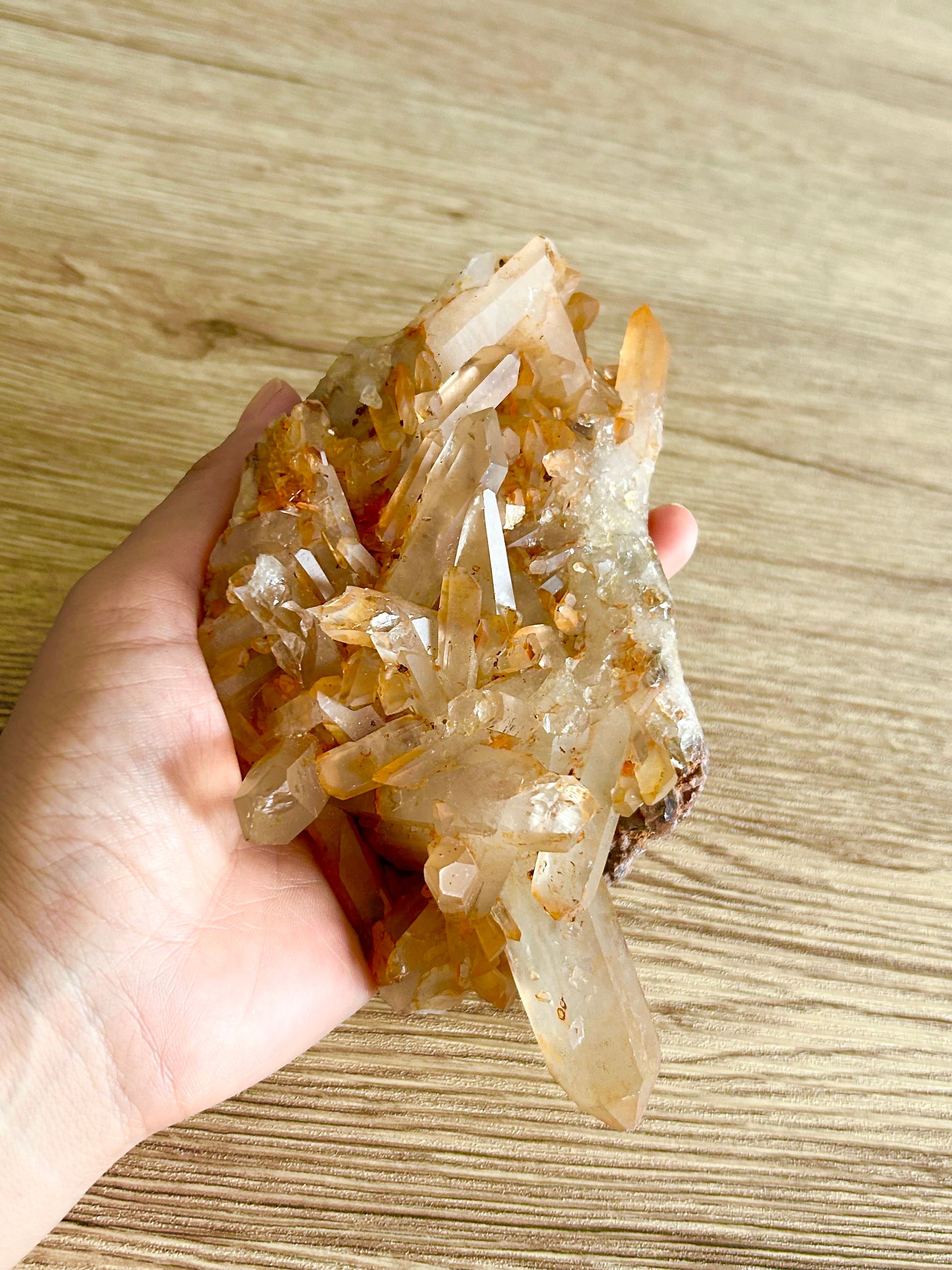 橘　 水晶 オレンジ水晶(タンジェリンクォーツ)クラスター約577g