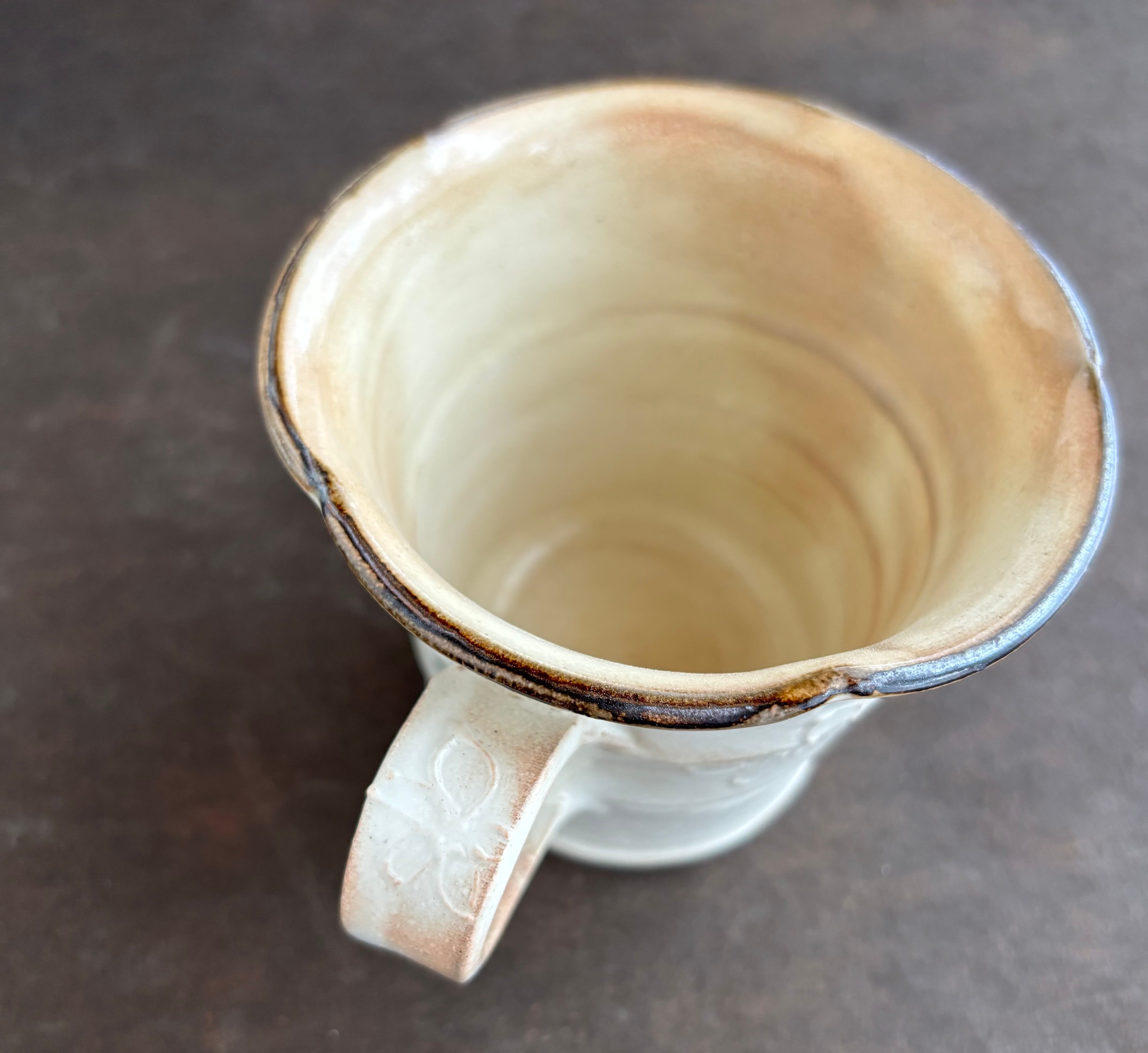 土和のルリエフ粉引き白　お花形マグカップ