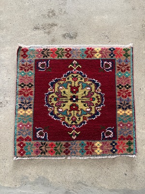 【送料込み】ヴィンテージ　トルコラグ　スクエア絨毯　ミニ絨毯　TRB4185