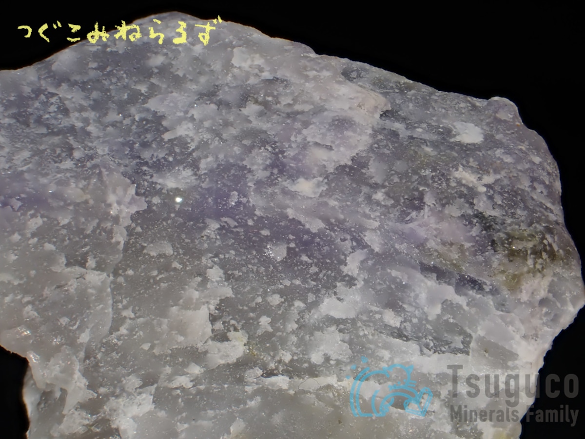 鉱物か?陶器か分かりません。 453dd9540e4bda456e82375f49c1f9
