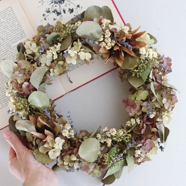 【１点もの 約直径30cm 】リューカデンドロンとミナヅキのアンティークな大きめリース ＊ フラワーリース ドライフラワー くすみカラー 北欧インテリア 開店祝い 誕生日 ナチュラル かわいい ボタニカル おしゃれ 春色 玄関