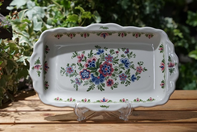 NIKKO 可憐な花々が広がるサンドイッチプレート