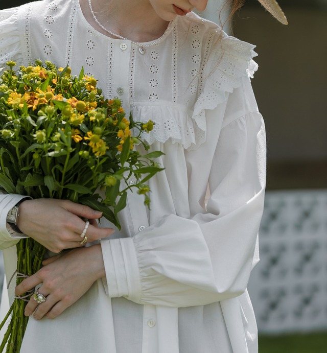 【M0236】White Ruffle Blouse